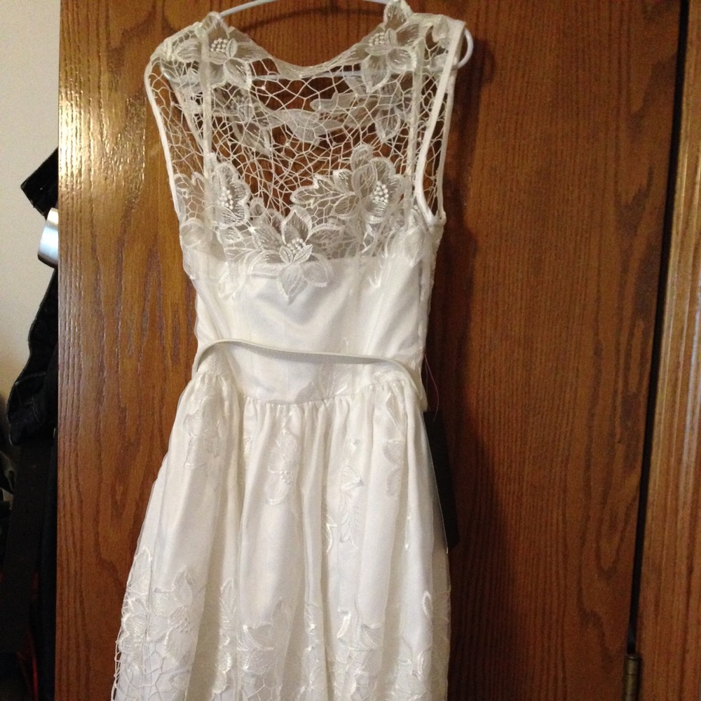 NWT BEBE lace mini dress white 00 - Picture 3 of 4